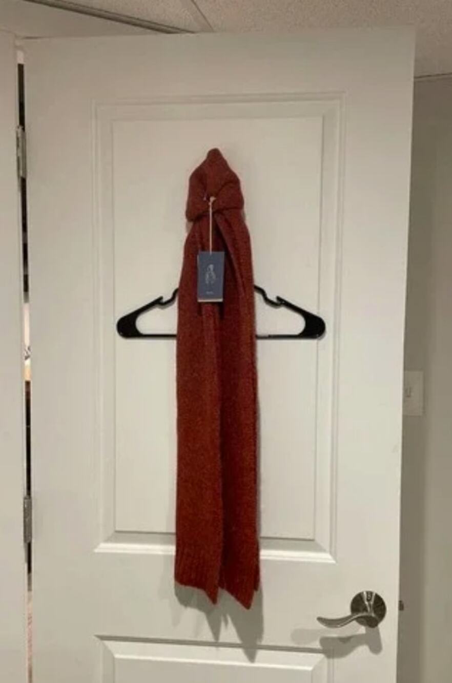 NWT Universal thread oblong scarf
